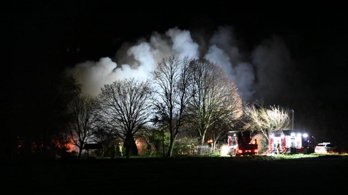 Woongedeelte boerderij Wijdenes afgebrand: 