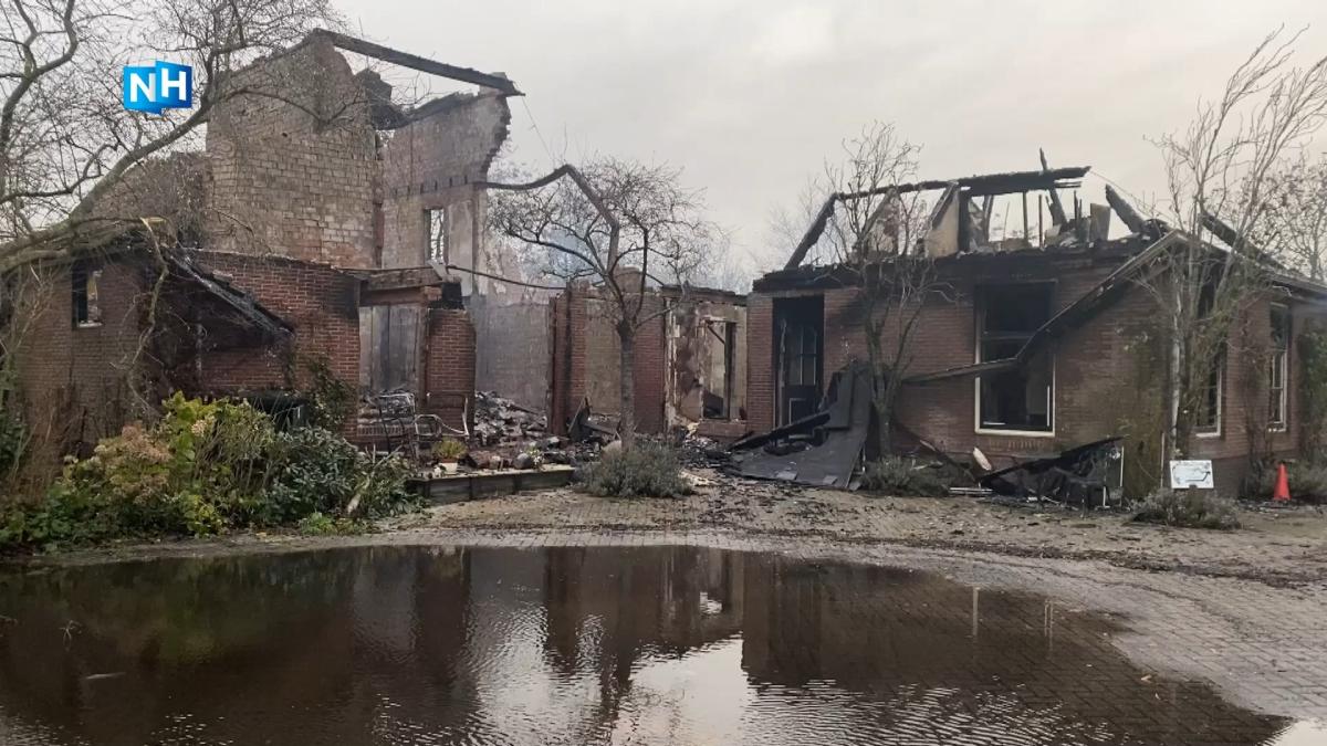 Ravage is groot na afbranden van woongedeelte boerderij in Wijdenes