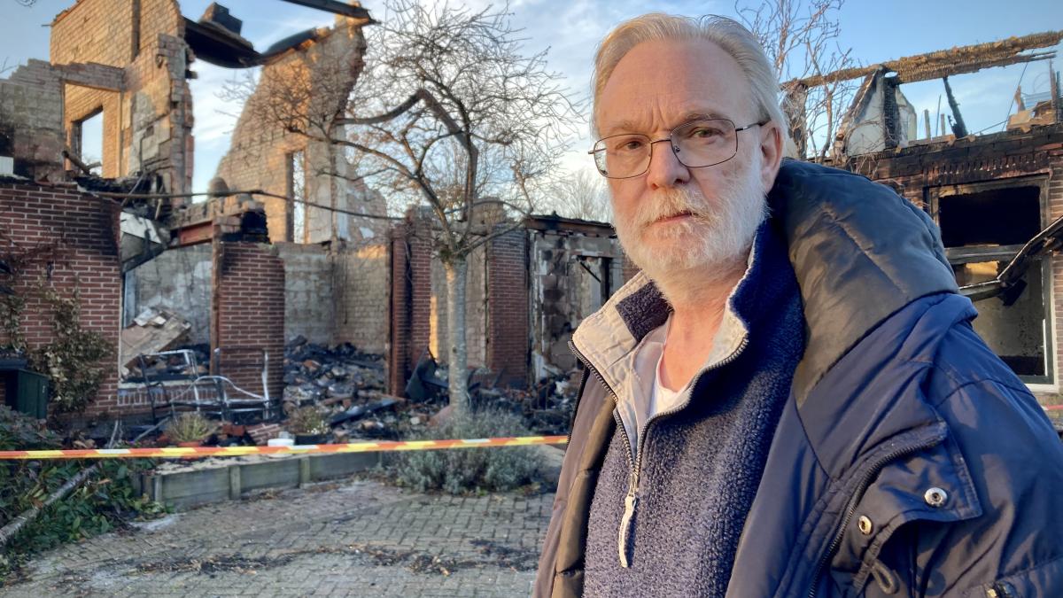 Dakloos met kerst na verwoestende boerderijbrand Wijdenes: 