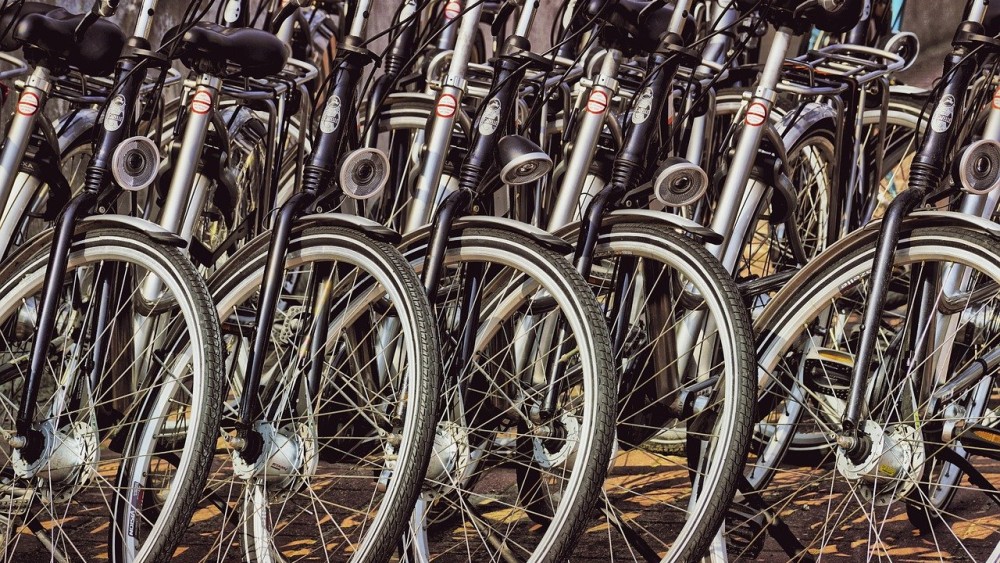 Nadeel Uitgebreid Arabisch Fietsenstalling station Hilversum bijna opgeheven: nog een week om fiets te  redden - NH Nieuws
