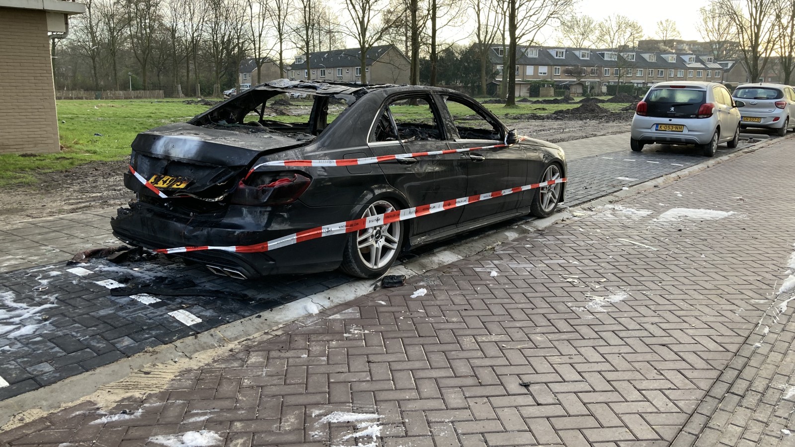 Communisme globaal Toegepast Wéér autobrand in Zaandam, Mercedes in vlammen op - NH Nieuws