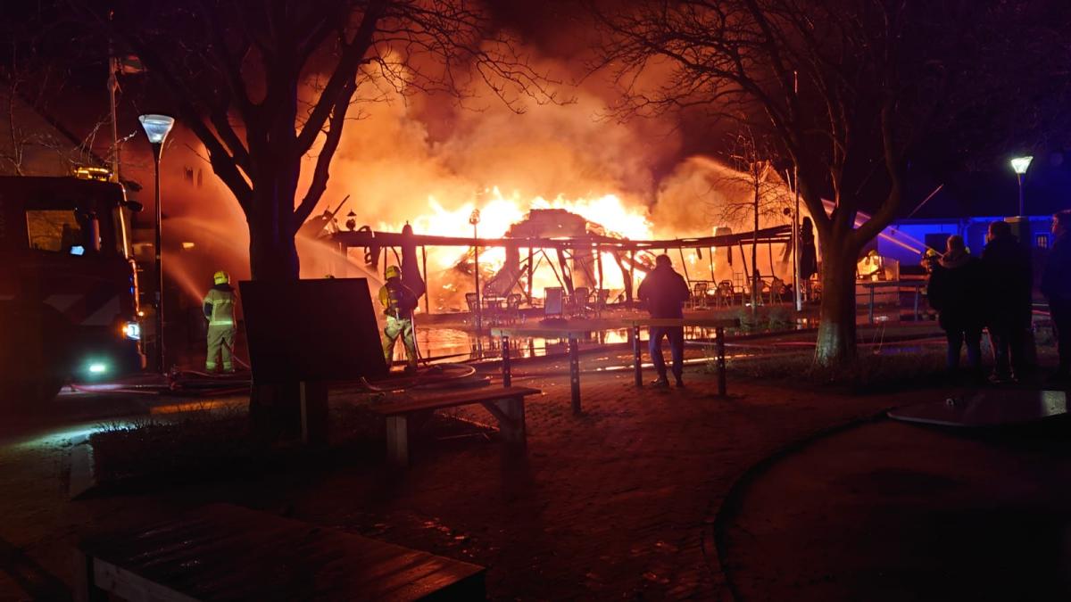 Hennepkwekerij gevonden tussen restanten van afgebrand restaurant De Cocksdorp