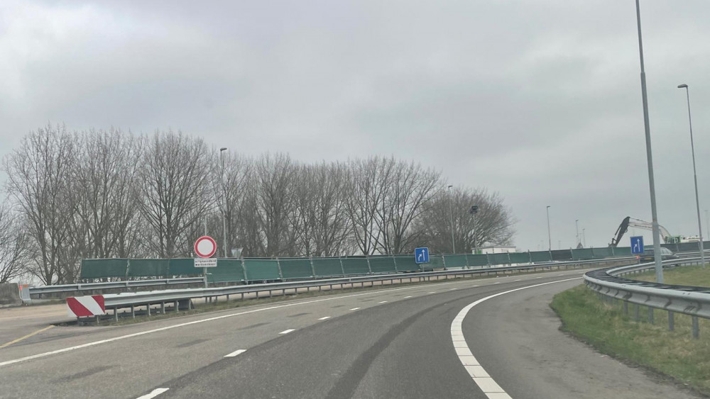 Gemeente Amstelveen laat gebruik omstreden granuliet bij verbreding A9 onderzoeken - NH Nieuws