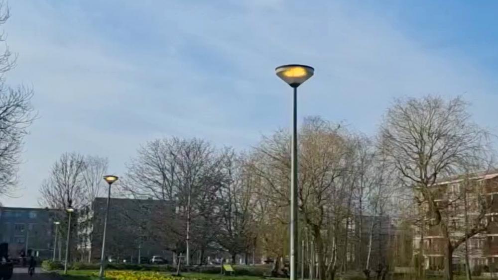 Lantaarnpalen in wijk in Amsterdam-Zuidoost staan komende dagen overdag - NH Nieuws