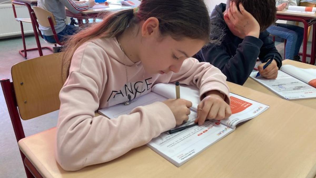 Op de St. Bernadetteschool kunnen de Oekraïense Maria en Anna weer gewoon kind zijn