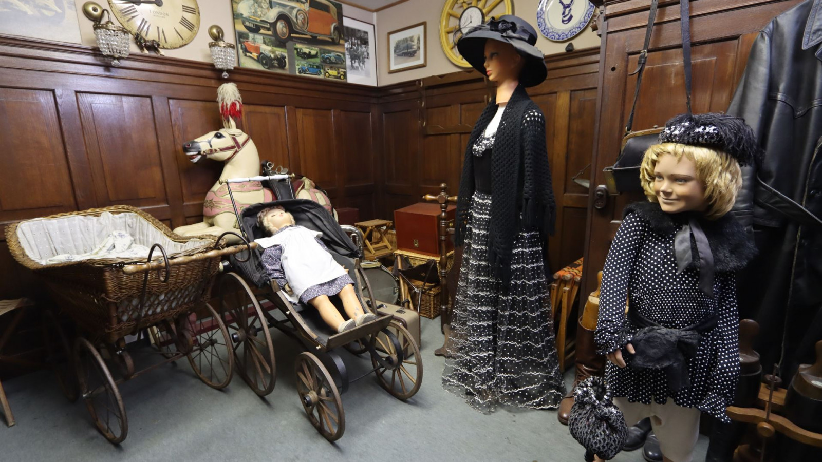 Collectie arrensleeën, rijtuigen en curiosa van Van Groningen onder de hamer