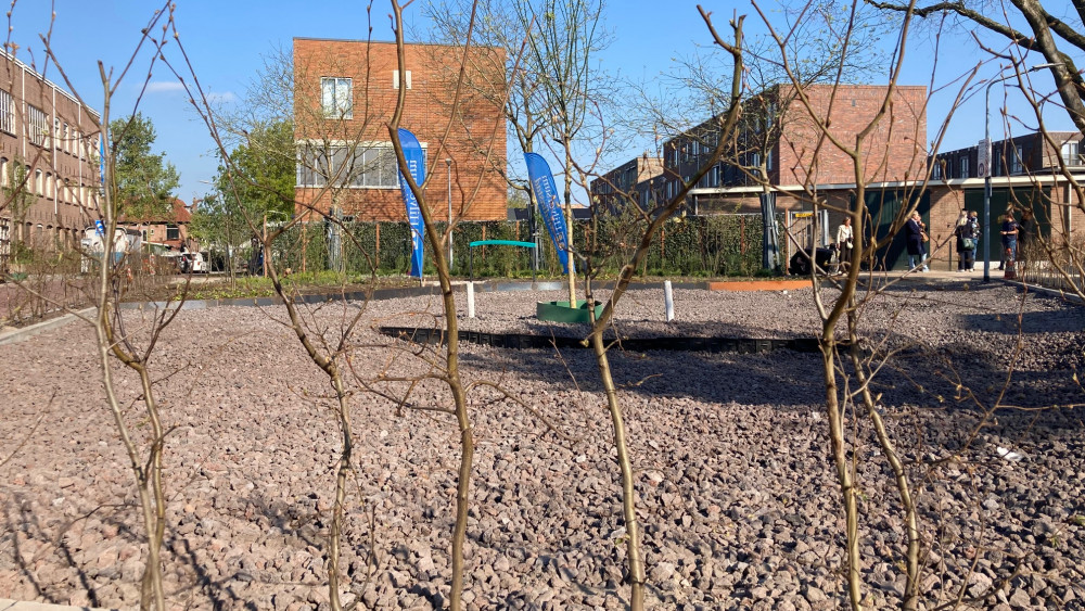 Nieuw en groener plein Ampèrestraat in Hilversum