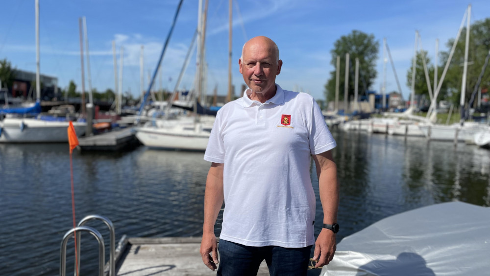 Dick van Veldhuizen, havenmeester gemeentehaven Huizen