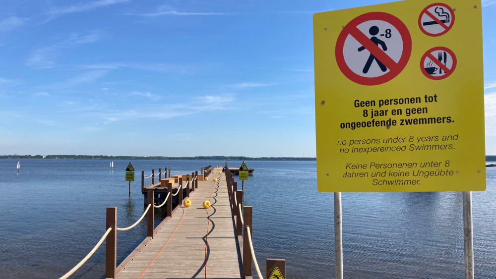 Zwemsteiger aan de Zomerkade, ondiep water