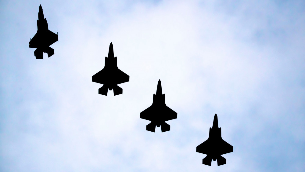 Trillende ramen door straaljagers: vier F-35's boven Noord-Holland gespot