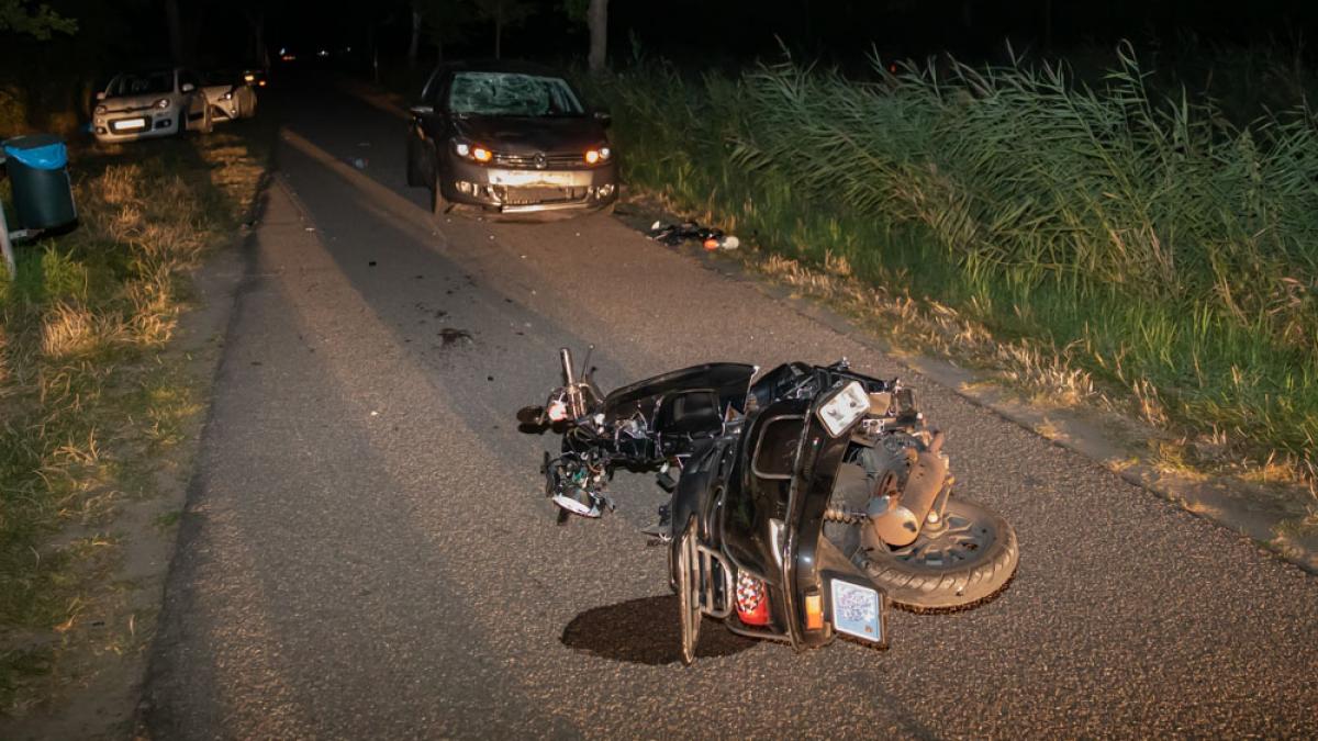 Gewonde bij aanrijding in Kortenhoef, bestuurder mogelijk onder invloed