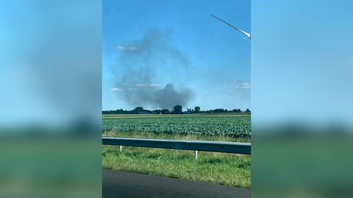 Loods in Leimuiden afgebrand, rook vanuit wijde omgeving (en A4) te zien