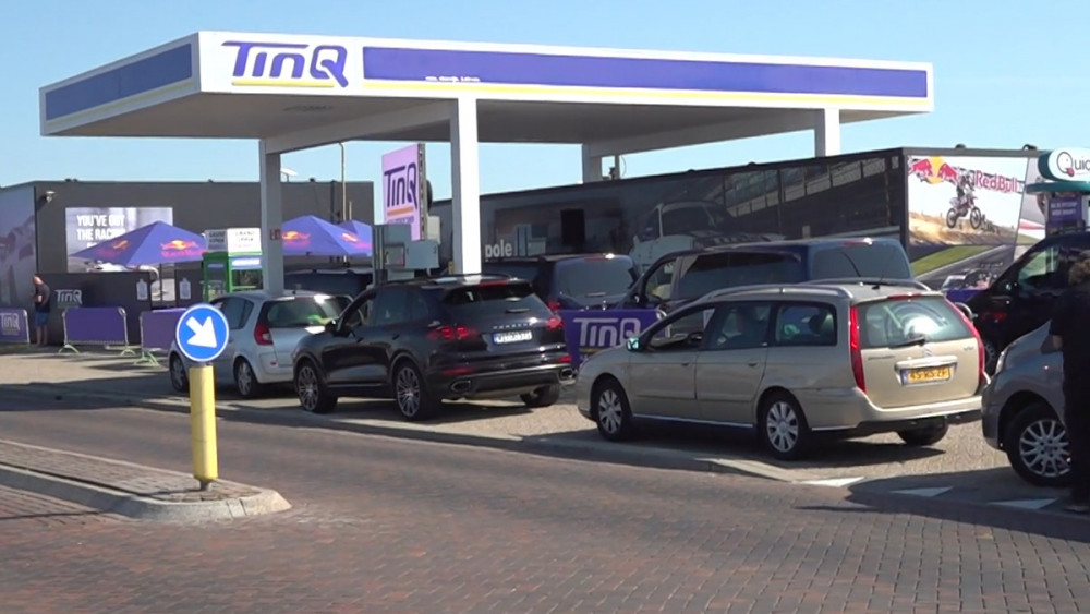 1 11 Euro Per Liter Politie Grijpt In Bij Promo Actie Met Goedkope