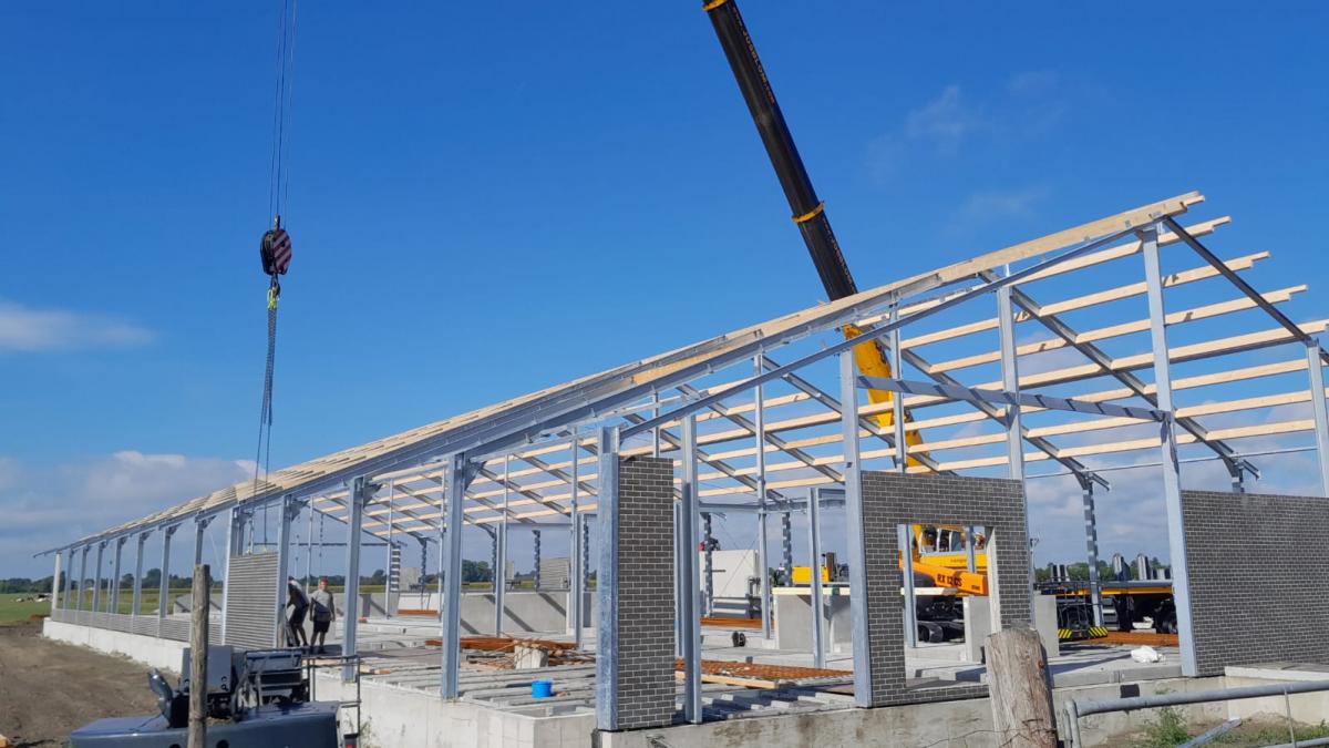 Joeri bouwt emissiearme melkveestal: 