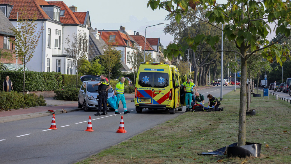 Voetganger zwaargewond bij aanrijding door sportauto in Hilversum.