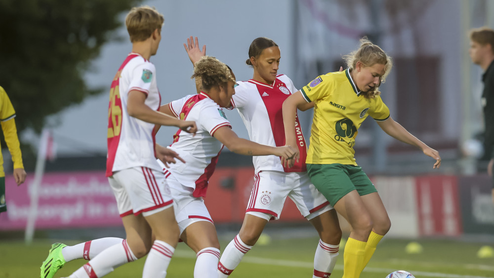 Ajax Vrouwen begint goed aan seizoen, hard pak slaag voor VV Alkmaar - NH  Nieuws