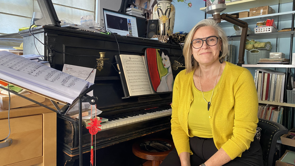 Operazangeres betovert buurt met haar gouden stembanden: "We zijn er trots op"