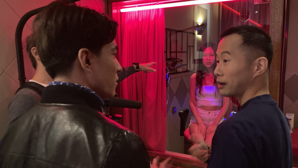Wie is de vrouw achter het raam? Opnames in Alkmaars seksstraatje voor Hongkongse tv-zender