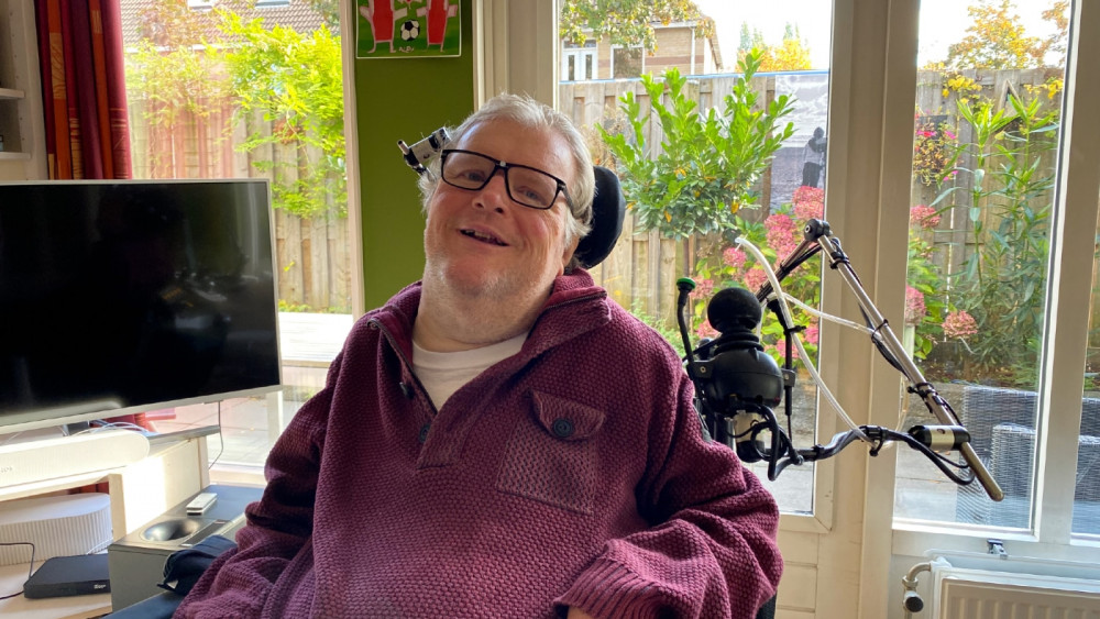 Remco schrijft hoopvol boek over 40 jaar leven met dwarslaesie - NH Nieuws