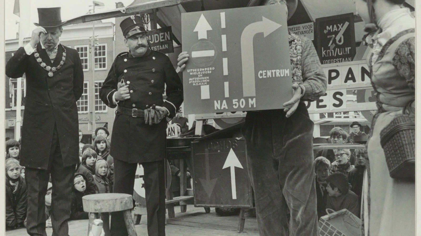 Wagenspel i.v.m. de heropening van de Grote Markt als voetgangersdomein in 1966
