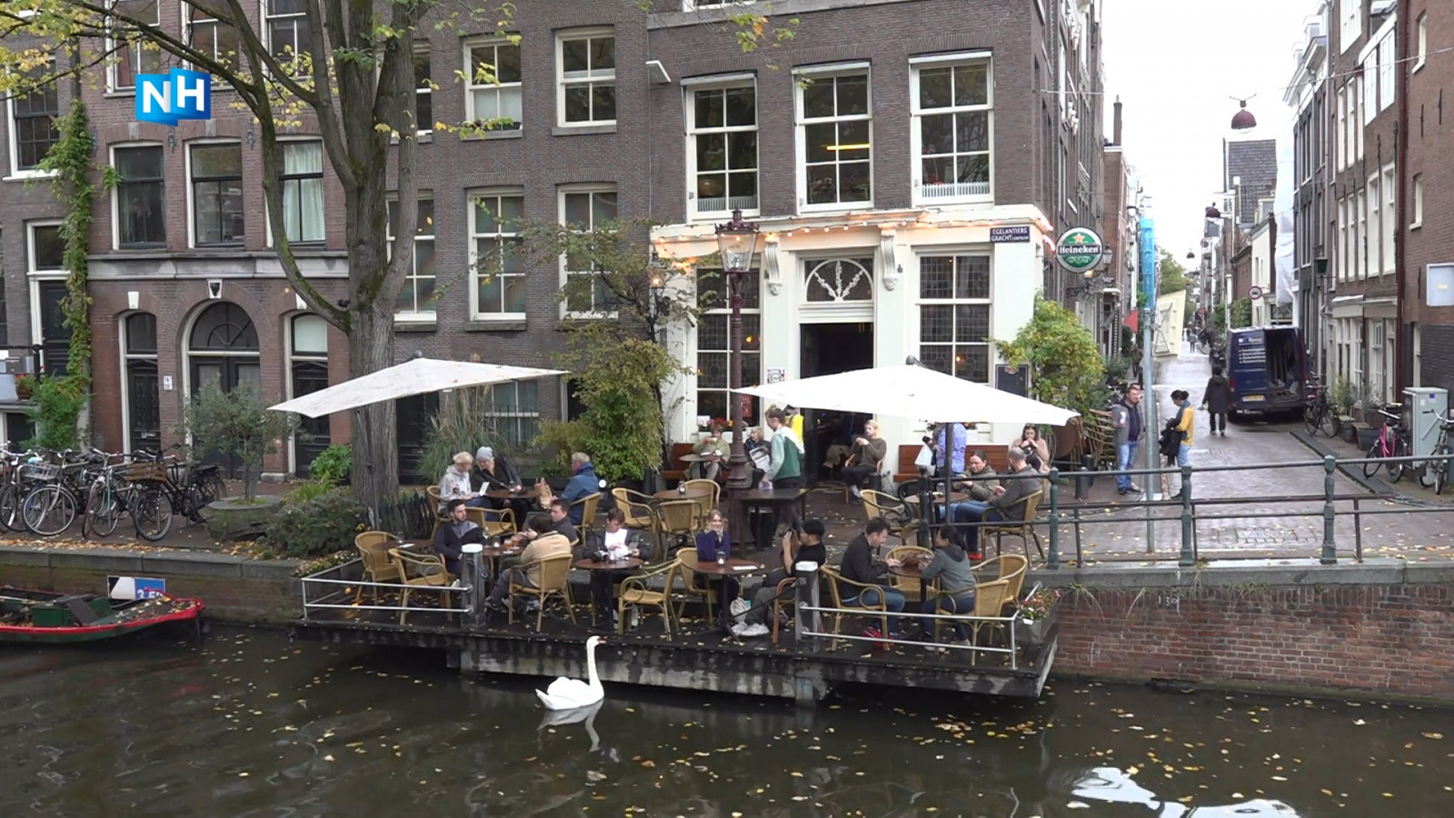 Glans mouw influenza Na 35 jaar moet terrassteiger bij Jordanees café weg; eigenaar probeert 'm nog te behouden - NH Nieuws Glans mouw influenza Na 35 jaar moet terrassteiger bij Jordanees café weg; eigenaar probeert 'm nog te behouden - NH Nieuws