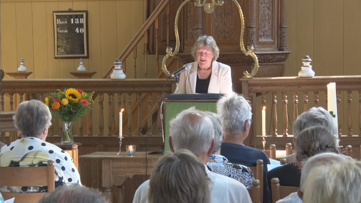 Het Westfries dialect levend houden met een kerkdienst: 