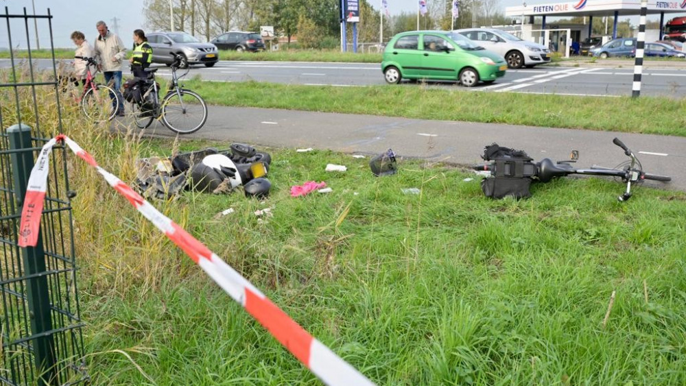 Fietser zwaargewond na botsing op fietspad langs provinciale weg Krommenie.
