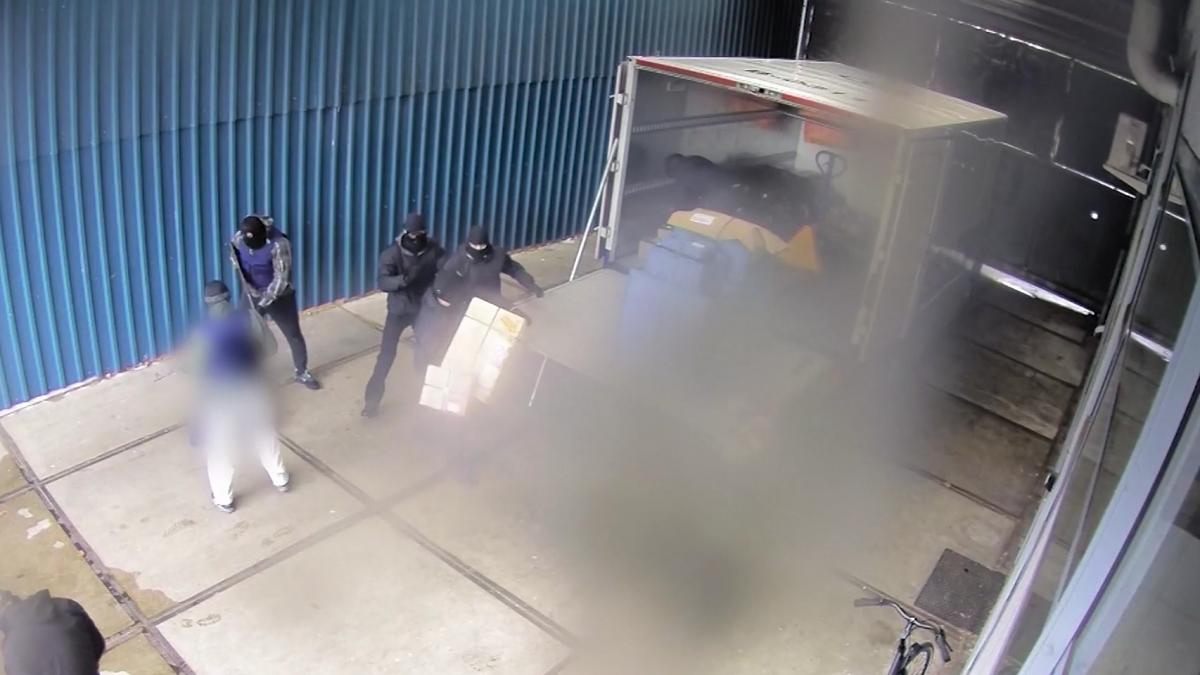 Justitie eist in hoger beroep 18 jaar cel voor overval waardetransport in Amsterdam-Noord