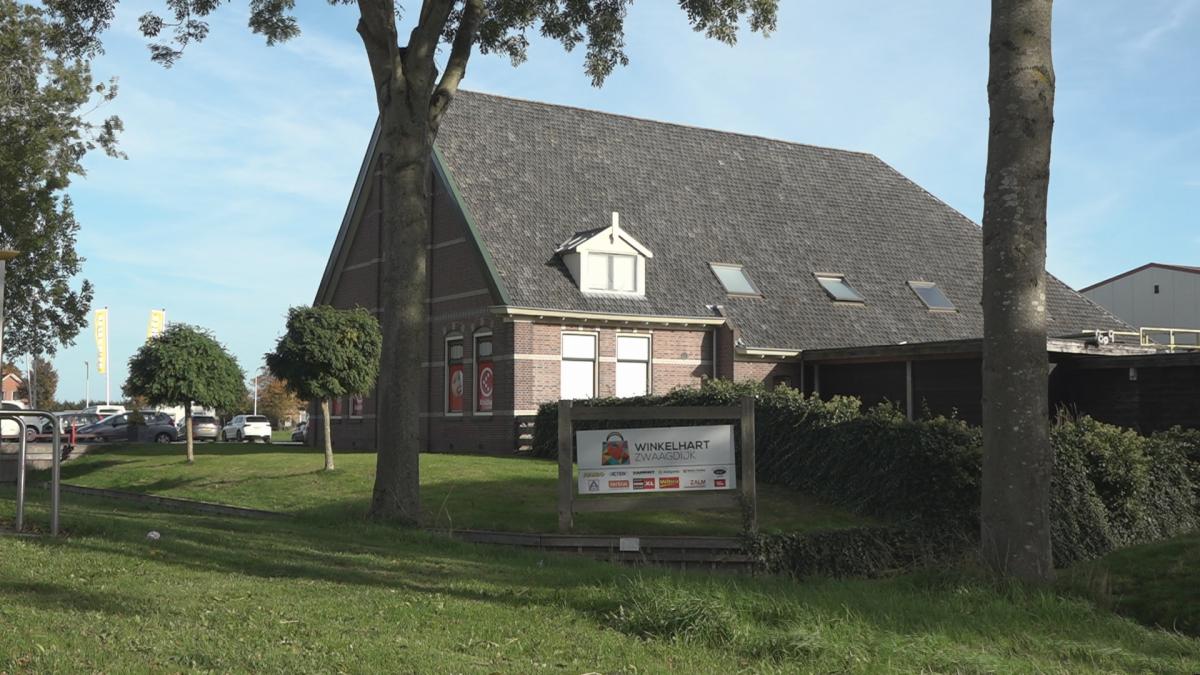 Dorpsraad Zwaagdijk-Oost hekelt stroperige communicatie gemeente rondom winkelcentrum