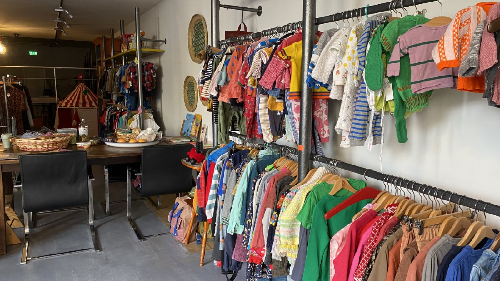 Eik schieten aansporing Do en Nadine openen tweedehands kinderwinkel in Zaandam: "Duurste  kledingstuk is 25 euro" - NH Nieuws