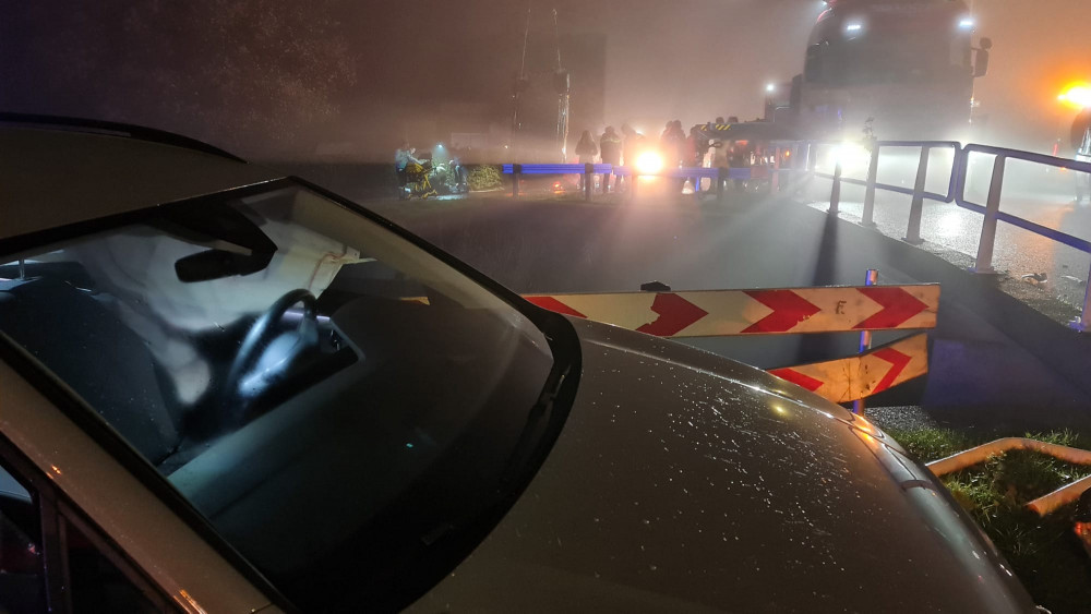 Vrouw verliest bewustzijn na botsing auto’s in Arnhem, twee andere betrokkenen raken lichtgewond.