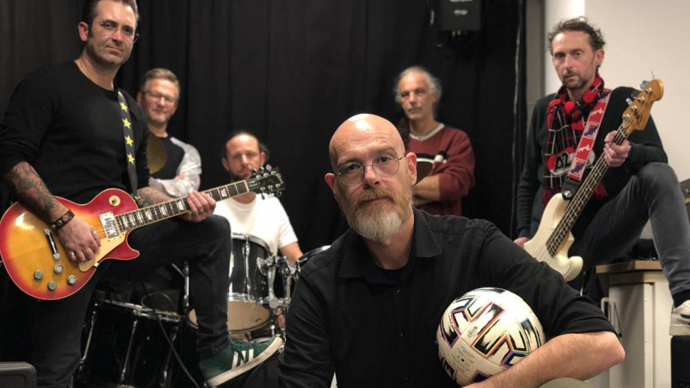 Muzikale Middelvinger Voor FIFA Van Band Uit Heerhugowaard Bloed Aan 