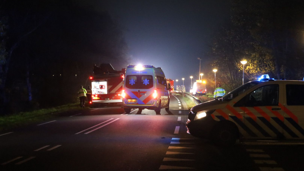 Meerdere gewonden bij zwaar ongeluk op Provincialeweg in Amsterdam Zuidoost.