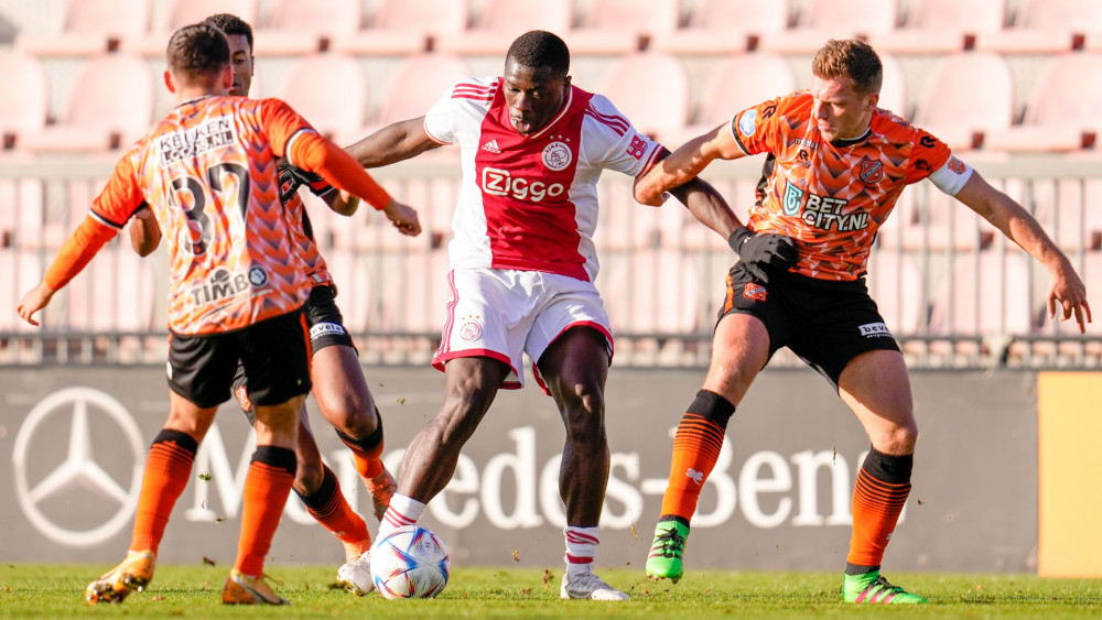 Acht Goals Na Rust: FC Volendam Geeft Besloten Oefenduel Met Ajax Uit ...