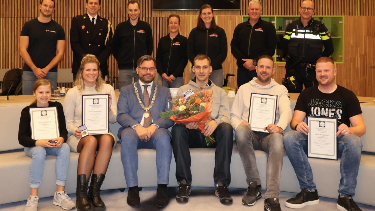 Vier West-Friezen geëerd na redden drenkelingen op het Markermeer