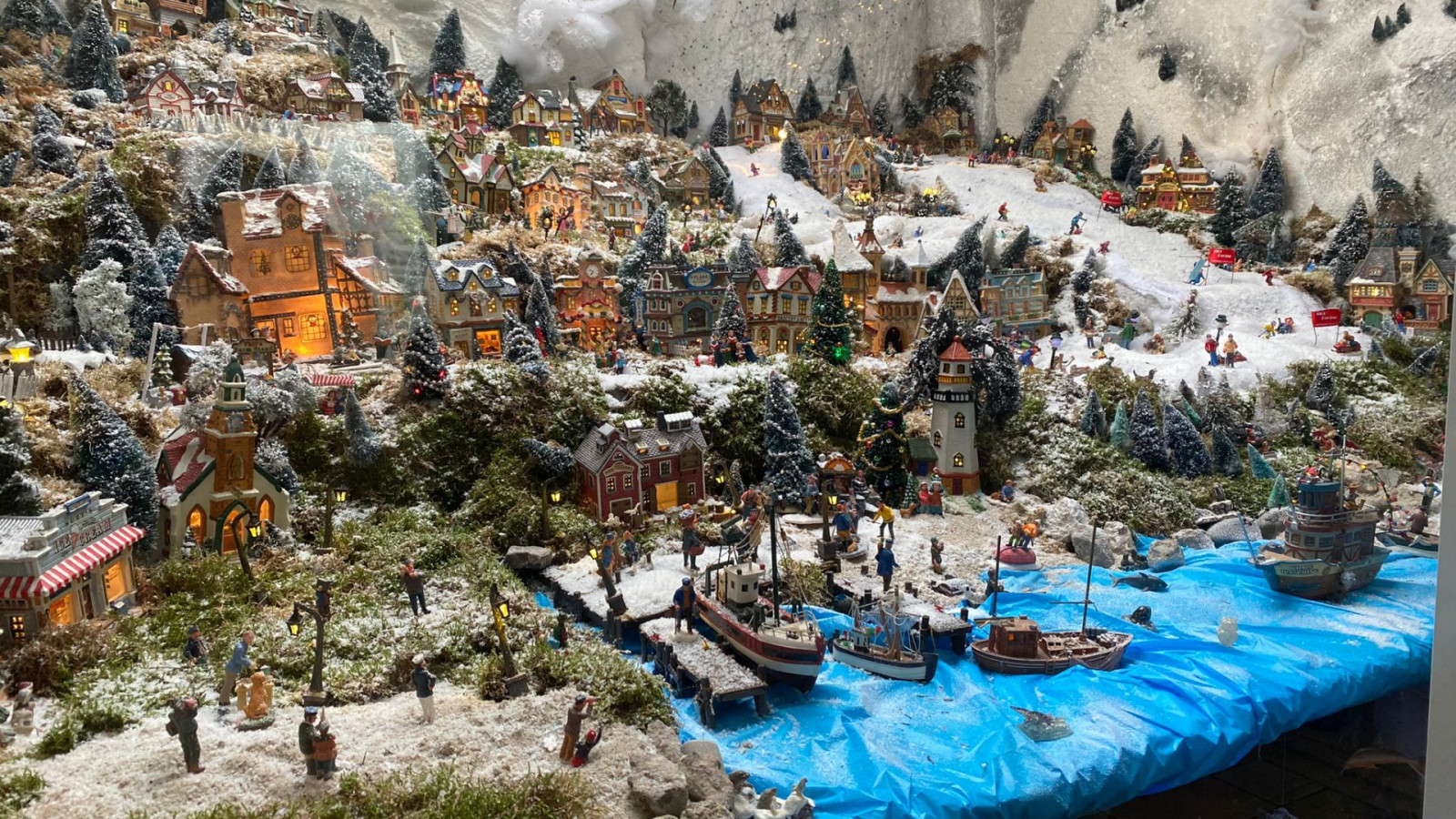 Grootste kerstdorp in Volendam