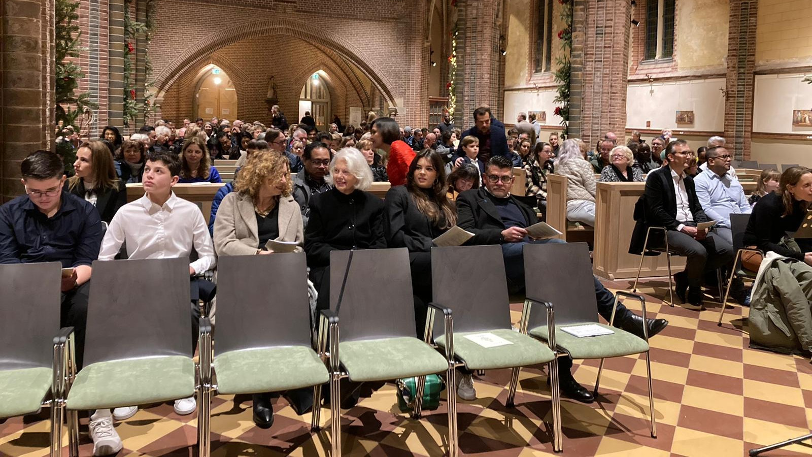 Eerste kerstviering in herbouwde Urbanuskerk