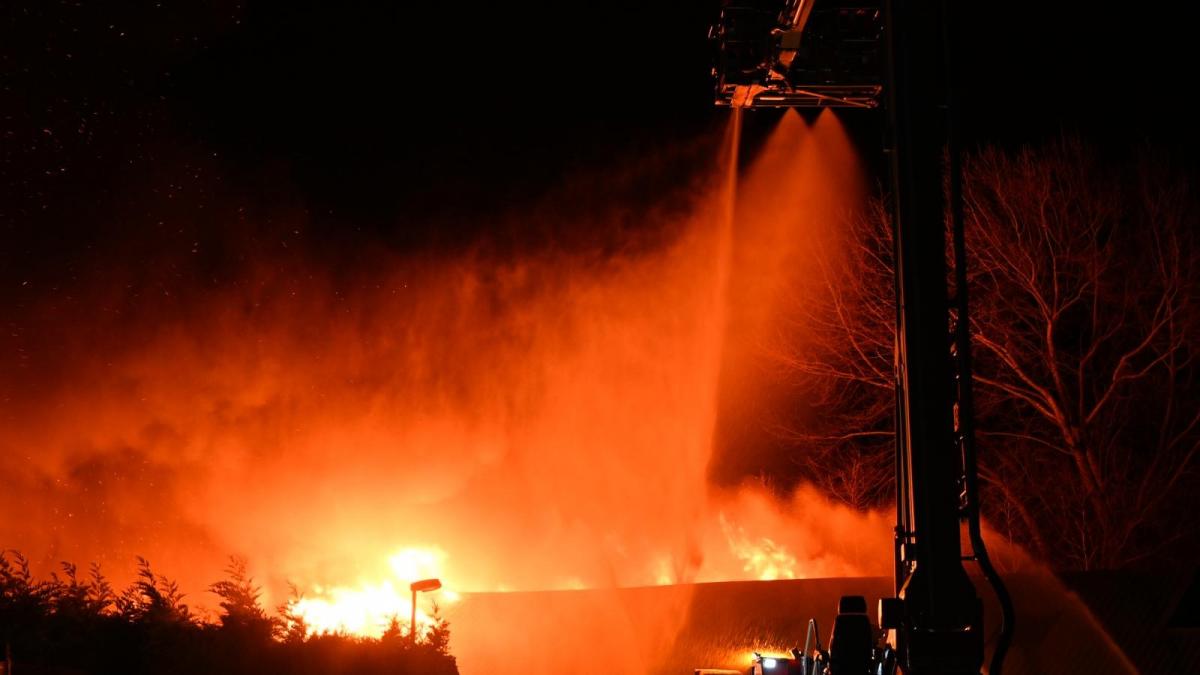 Eén jaar na fatale brand in Schellinkhout blijven de huurders gefrustreerd achter