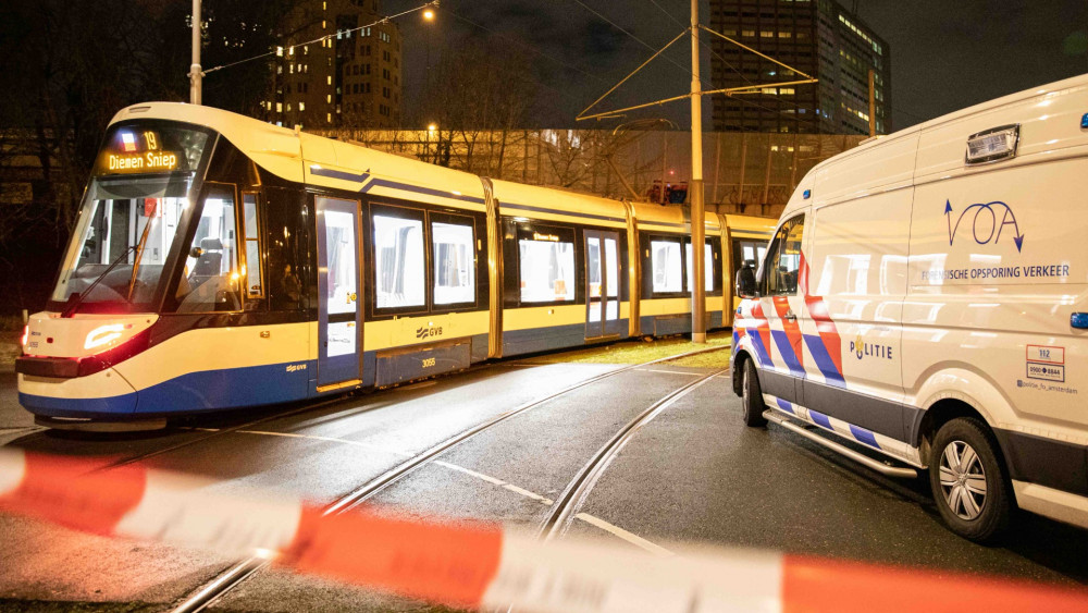 Voetganger overleden na aanrijding met een tram in Amsterdam Westpoort.