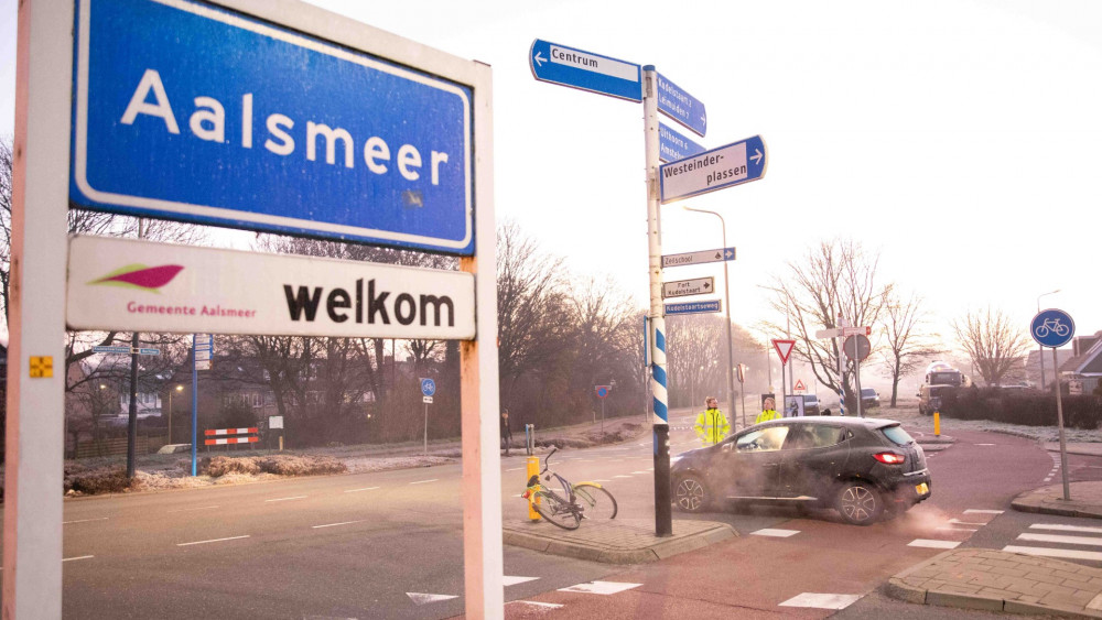 Fietser gewond bij aanrijding op kruispunt Aalsmeer.