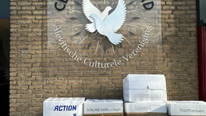 Alevitische Vereniging Cemhuis Zaanstad zamelt goederen in voor slachtoffers in Turkije