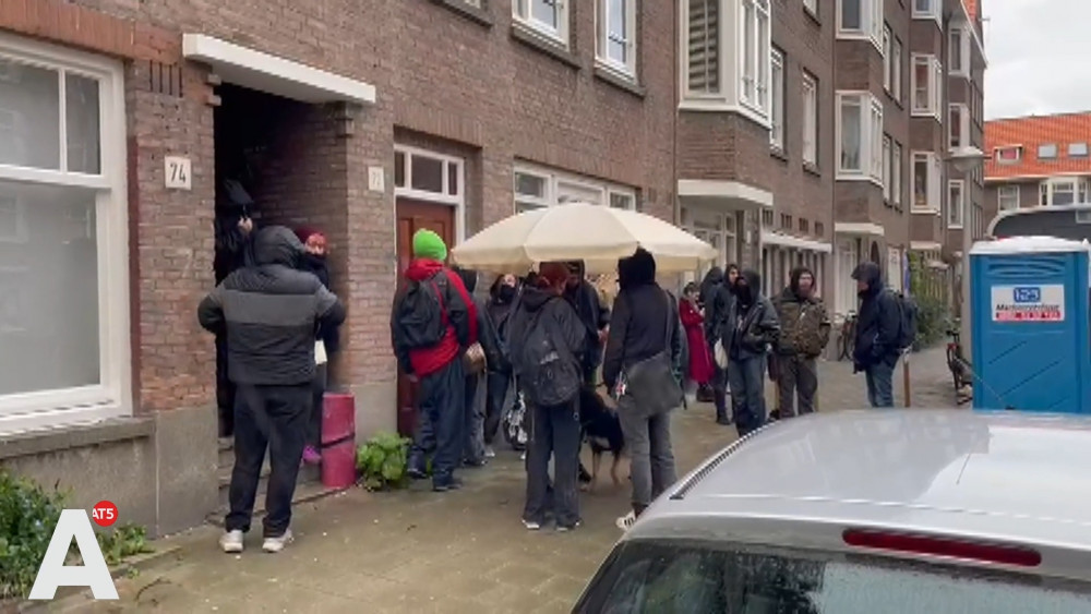 Amsterdamse 'politiekat' wereldwijd viral: 'Wordt herkend op straat