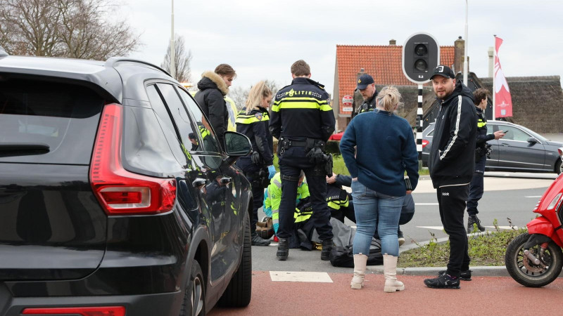 Ongeluk rotonde Burgemeester Kasteleinweg/Dorpsstraat Aalsmeer 28 maart