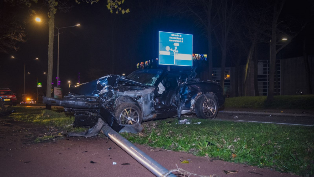 Drie gewonden na ernstig auto-ongeluk Mediapark Hilversum.