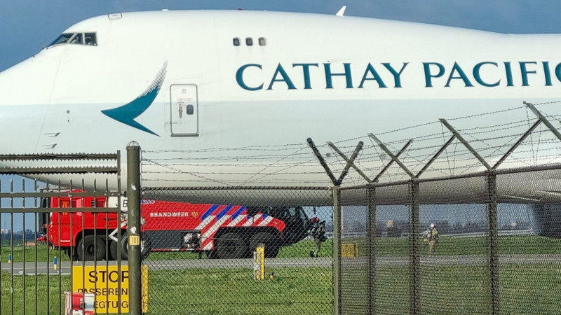 Kerosinelek Cathay Pacific-Boeing 747-8F op Schiphol
