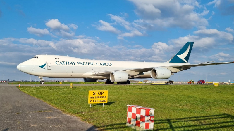 Kerosinelek Cathay Pacific-Boeing 747-8F op Schiphol