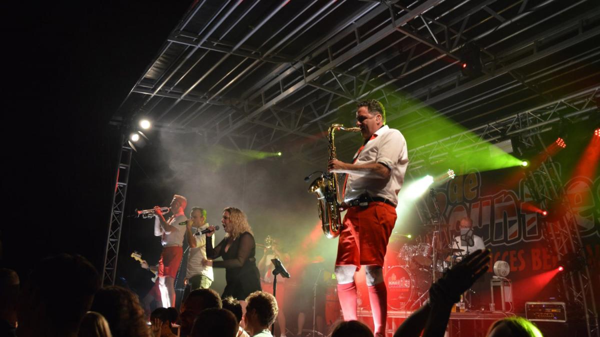 Kippebillen Strandparty in Wijdenes voor het eerst in 48 jaar zonder kip