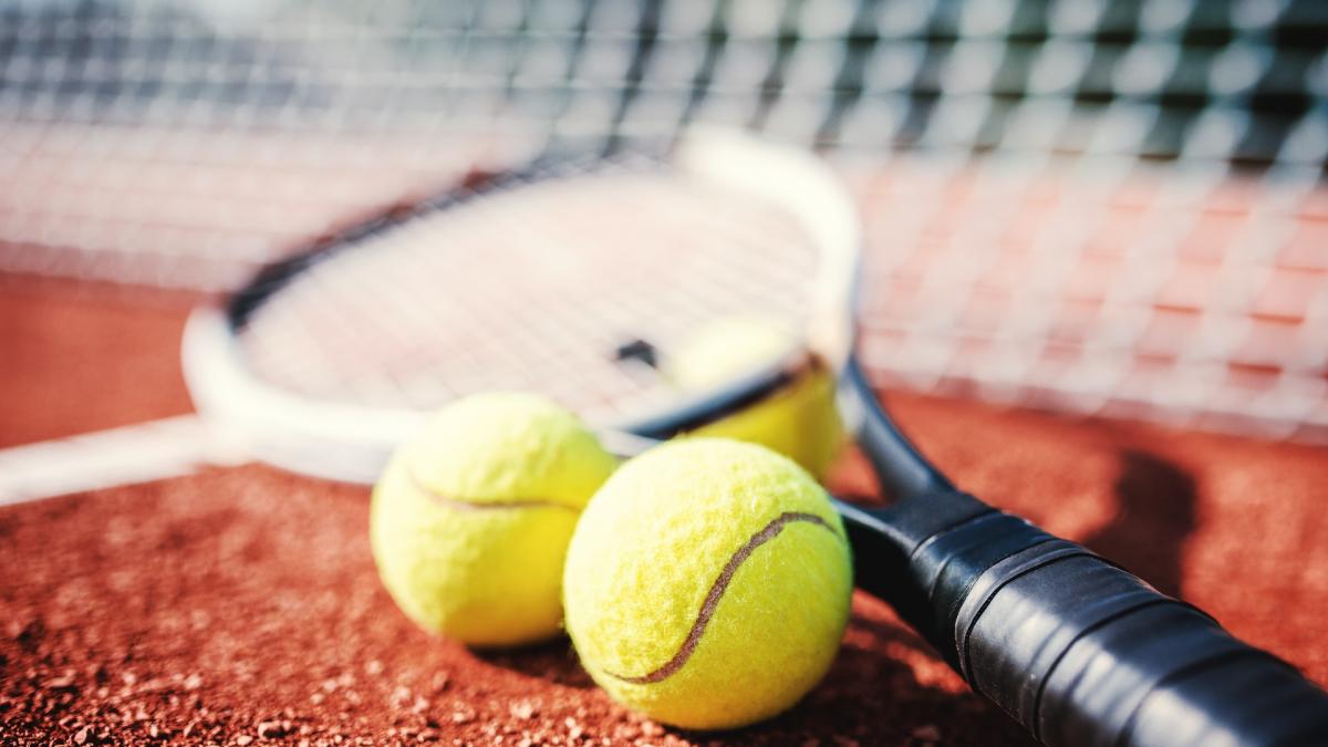 Tennistrainer Dennis van Scheppingen (50) krijgt 3,5 jaar cel voor verkrachting pupil