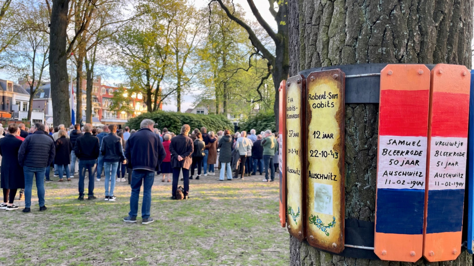 Dodenherdenking op de Brink in Laren