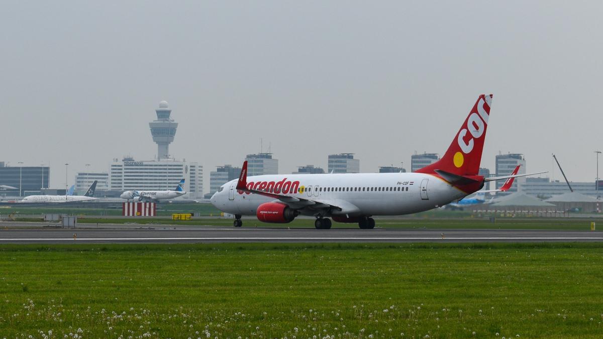 Agressieve passagier houdt bemanning vliegtuig van werk: afgeleide piloot blundert